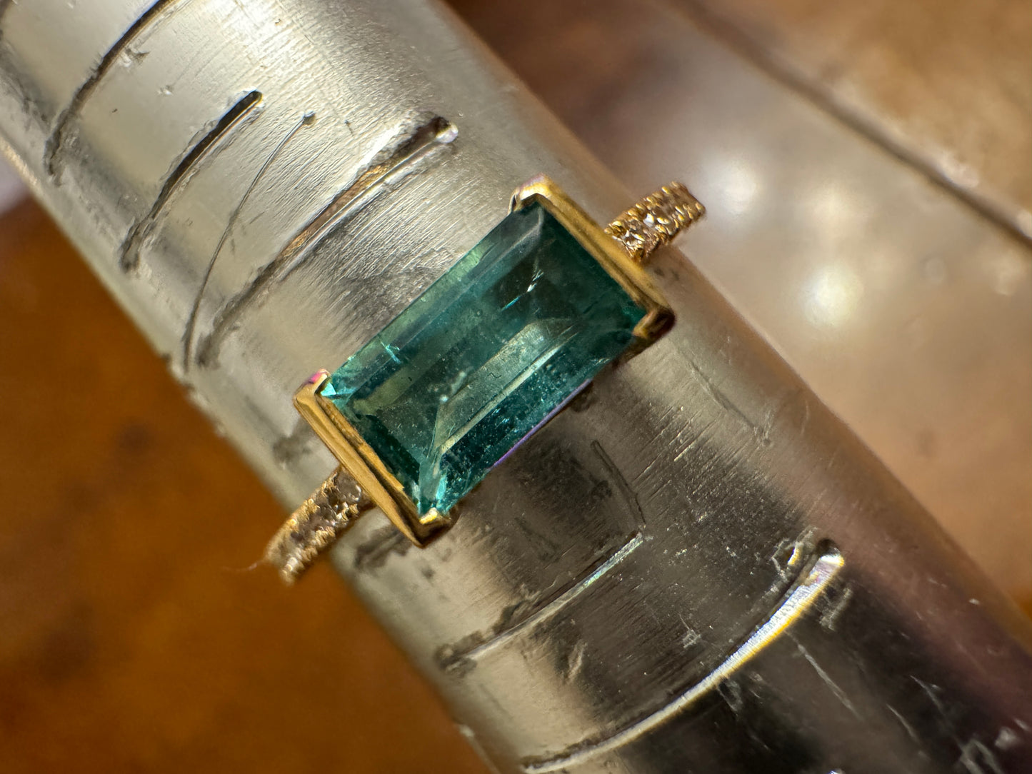 18K Gold EMERALD & DIAMONDS Ring