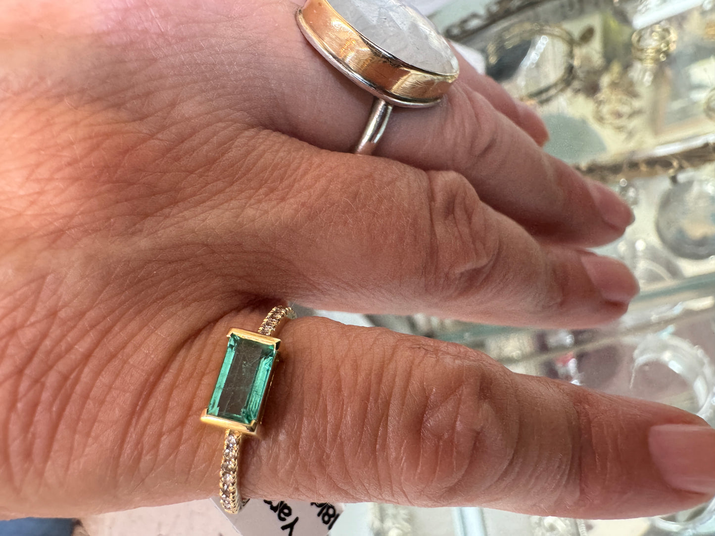18K Gold EMERALD & DIAMONDS Ring