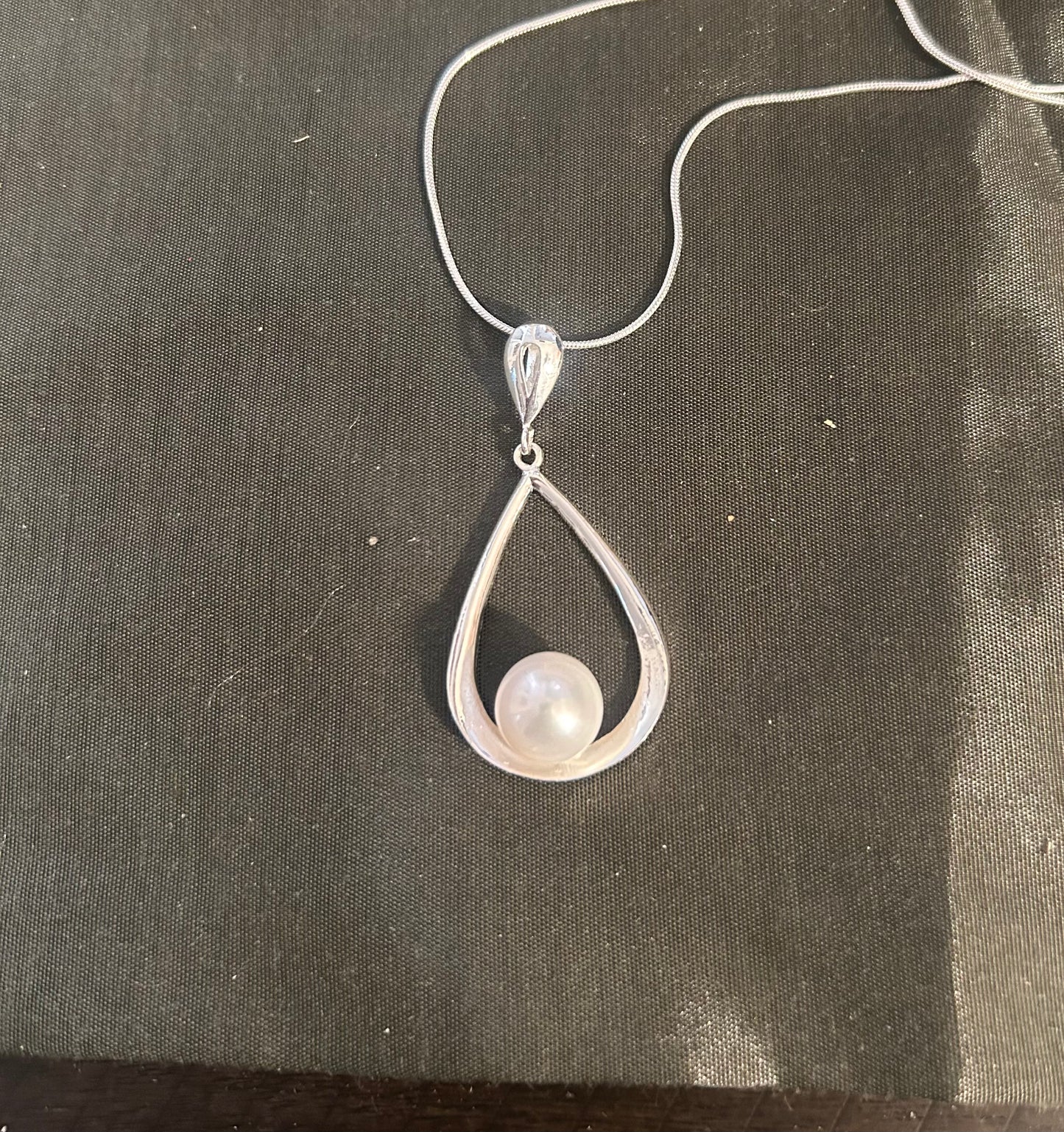 Freshwater Pearl on Silver Loop Pendant