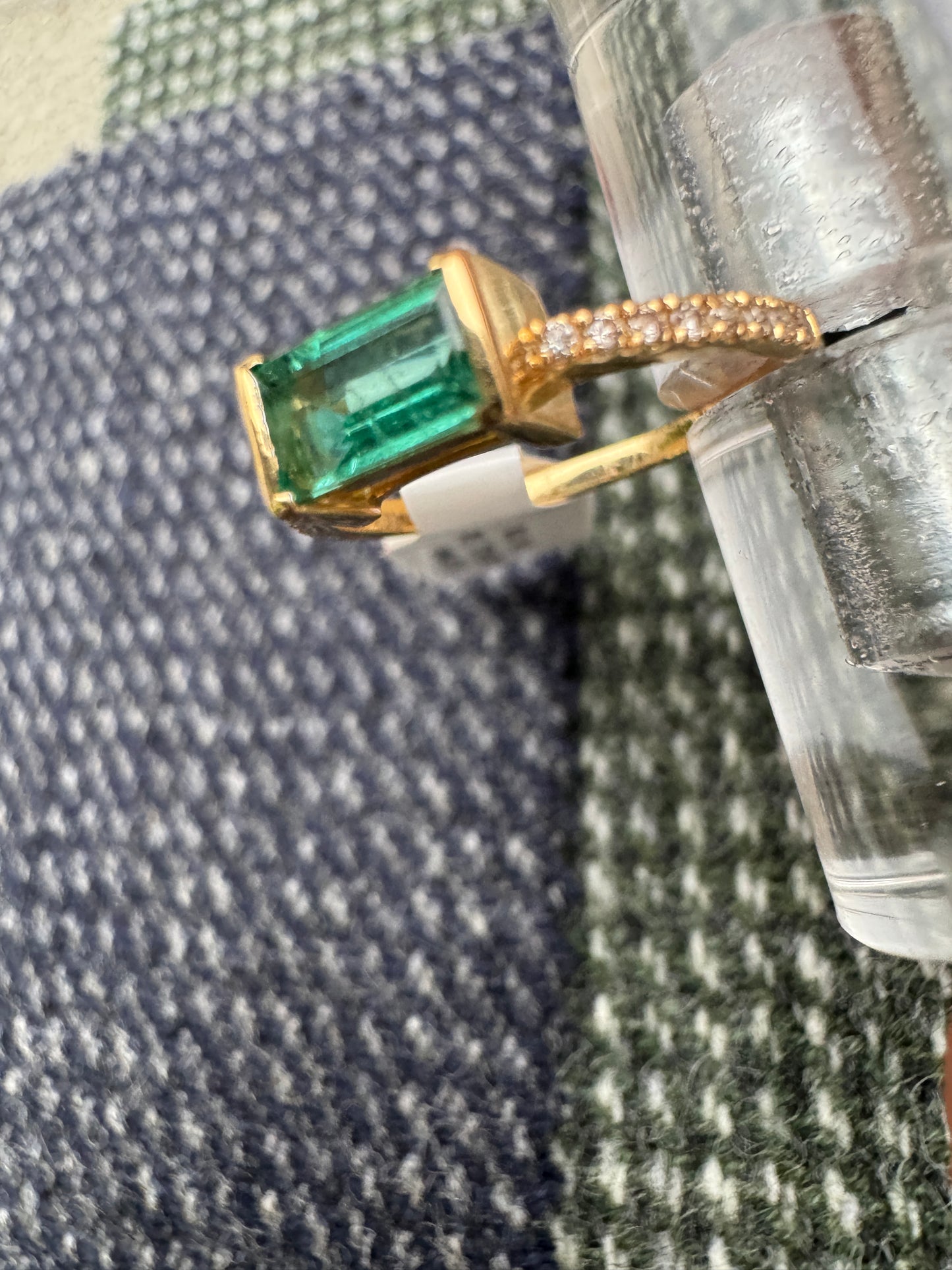 18K Gold EMERALD & DIAMONDS Ring