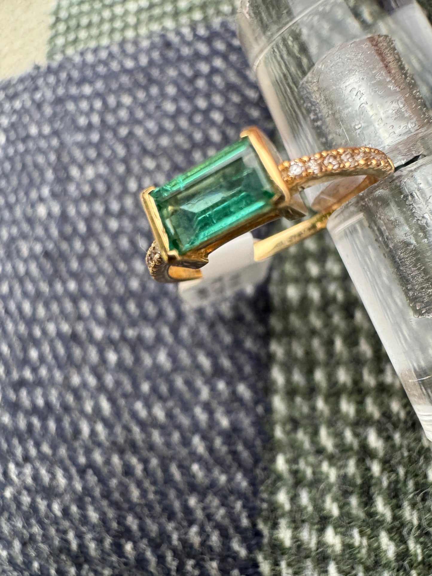 18K Gold EMERALD & DIAMONDS Ring