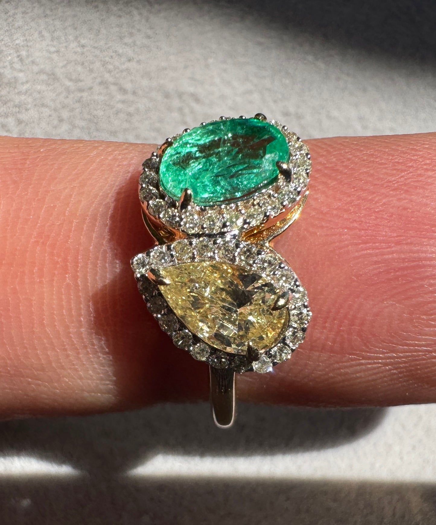 18K Yellow Gold Emerald & Diamond Ring